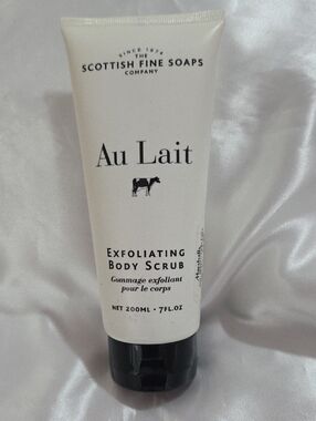 Au Lait Exfoliating Body Scrub - White
